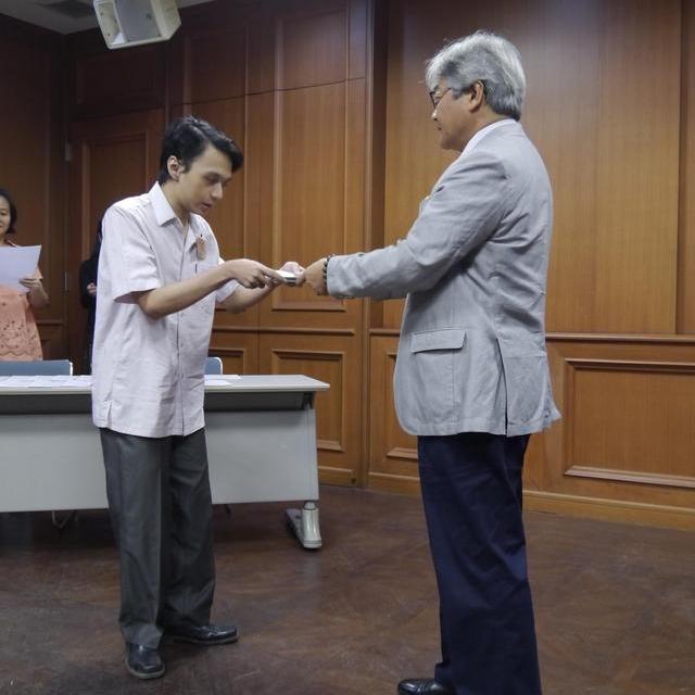 sepTN menerima sertifikat JLPT dari Konsul Jenderal Jepang Bapak Noboru Nomura (2014)